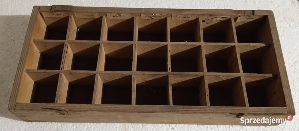 Stare drewniane pudełko z przegrodami Łódź
