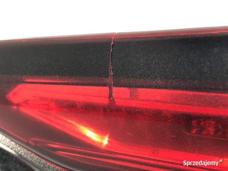 LAMPA TYŁ PRAWA WEWNĘTRZNA TOYOTA COROLLA E21