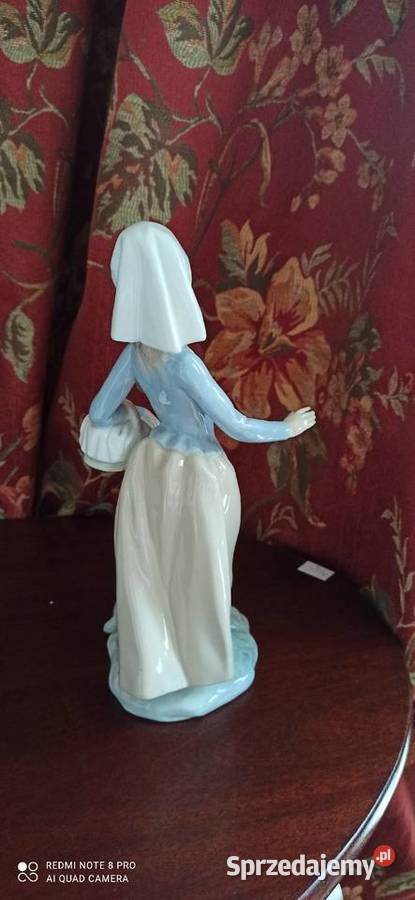 FIGURKA MŁODEJ DZIEWCZYNY Z pieskiem
Zaphir Made Gdańsk