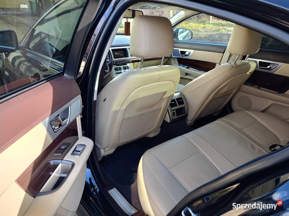 Jaguar XF 30V6D Dobra