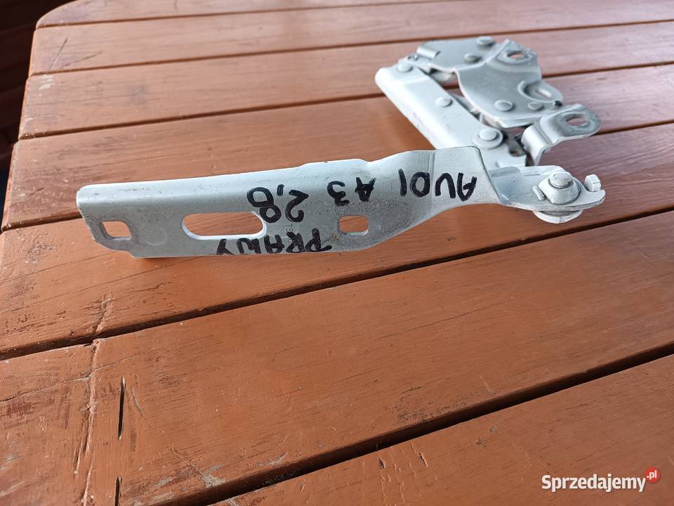 Zawias Maski Audi A3 8V Prawy 8V0823302 osobowe Turek