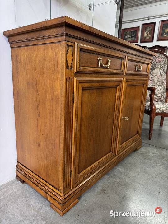 Włoska komoda Selva delikatnie zdobiona