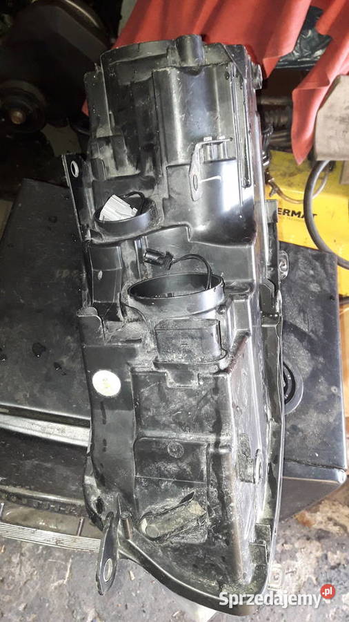 Lampa przednia prawa Golf 6 osobowe Lampy przednie Sieroszowice