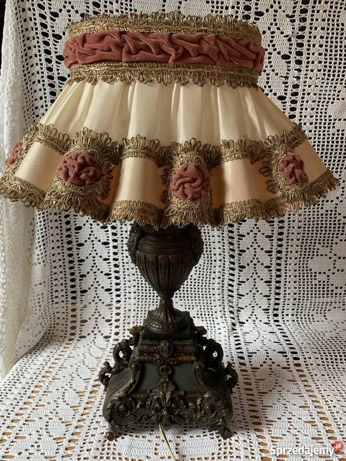 Stara przedwojenna lampa z metalu Antyki dolnośląskie Bystrzyca Kłodzka