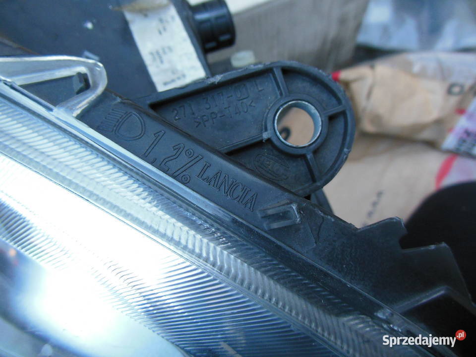 27053300 reflektor lancia mussa 2010 lewy przód Kozy