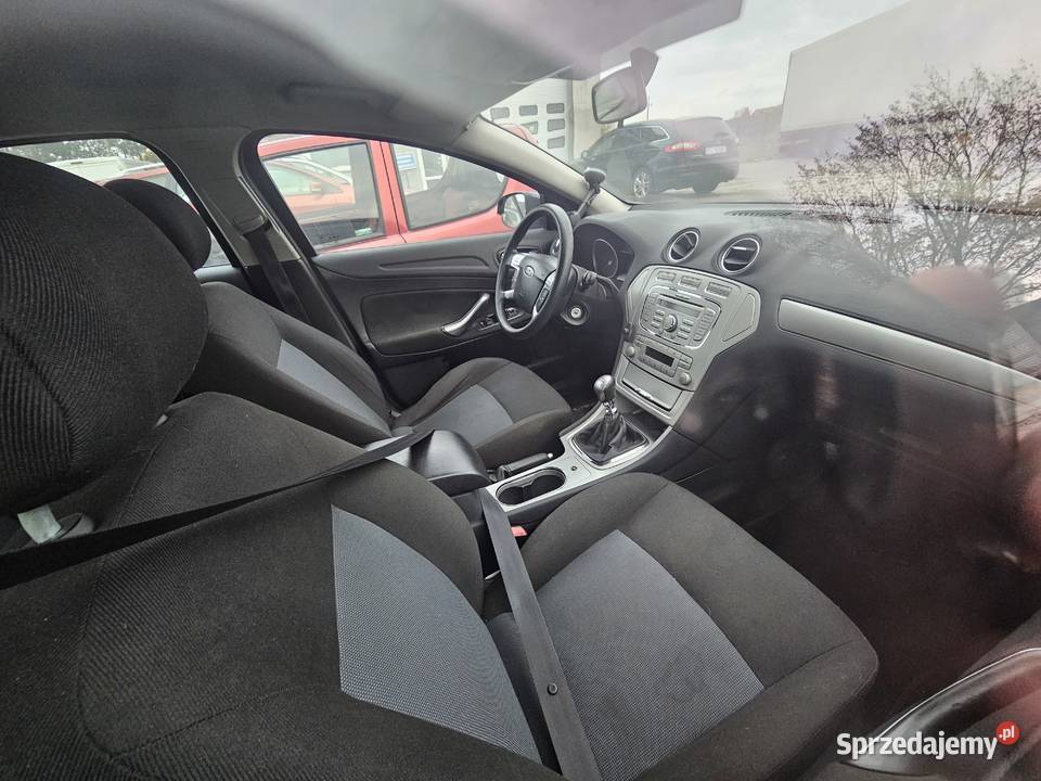 Syndyk sprzeda samochód Ford Mondeo uszkodzony manualna Poznań
