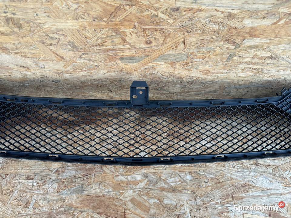 Środkowa kratka zderzaka przód cla w117 1317 Międzychód