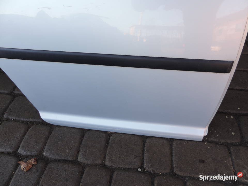 VOLKSWAGEN GOLF 4 5D DRZWI PRAWY TYŁ LB7Z Nowy Sącz sprzedam