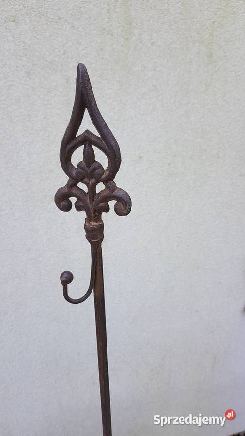 Stary wmetalowy ieszak