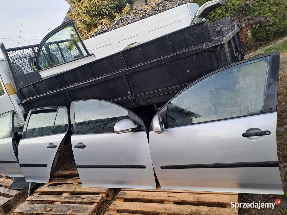 Volkswagen Golf V HB 5D maska drzwi klapa