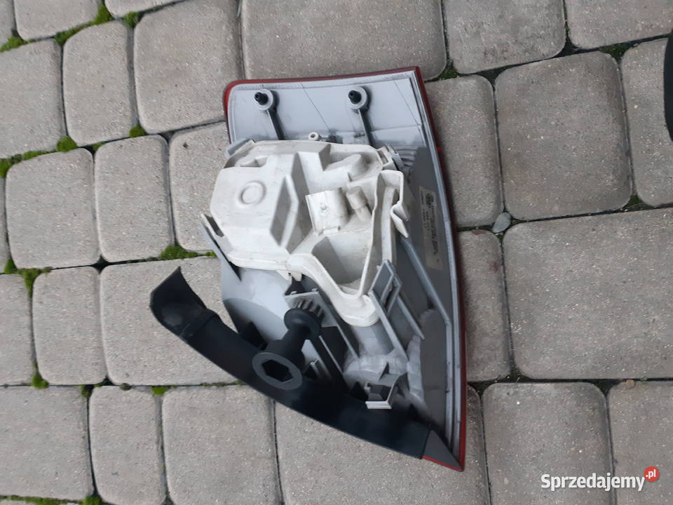 Sprzedam lampę tylnią prawa audi a4b6 kompletna Wojnicz sprzedam