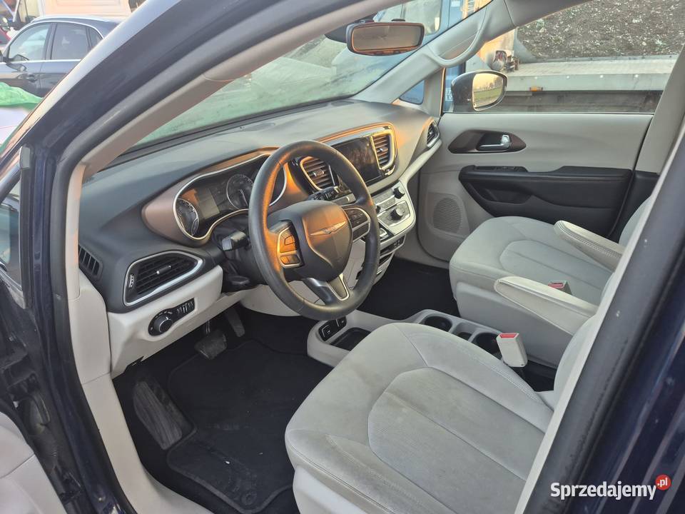 Chrysler Pacifica 2017 36 lekko uszkodzona na 3600cm3 Żórawina