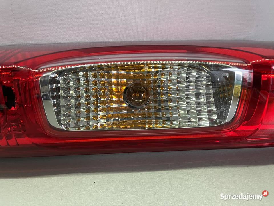 VW TRANSPORTER T5 PRAWA LAMPA TYŁ