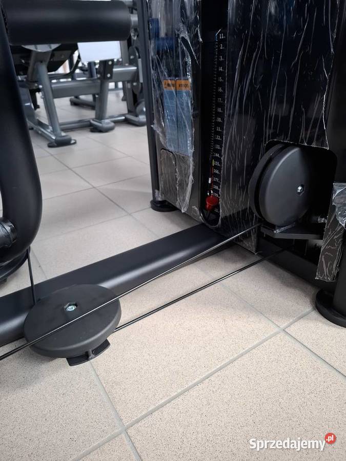 Urządzenie siłowe do ćwiczeń mięśni klatki Wałcz