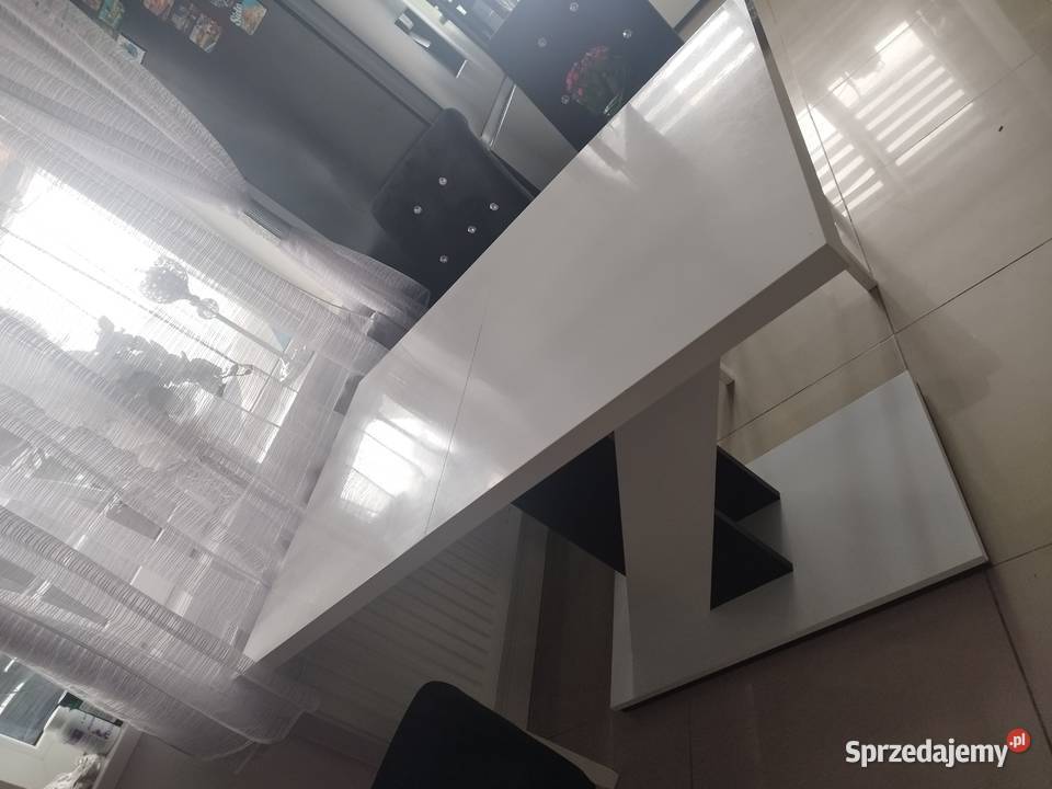 Stół biały rozkładany