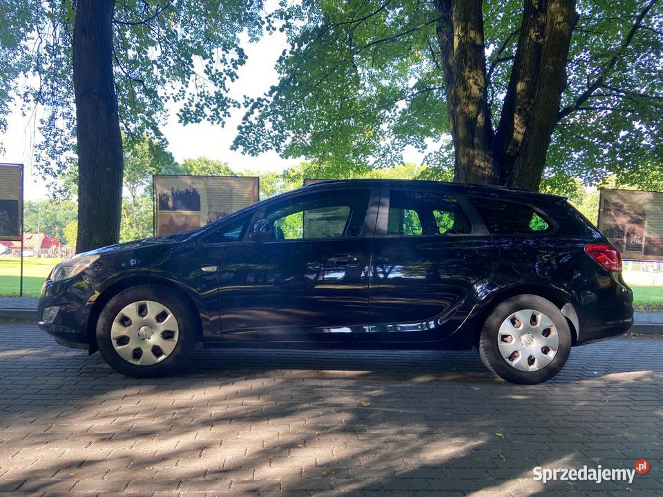 Opel Astra J 14 benzyna Prywatnie nieuszkodzony Astra Tomaszów Lubelski