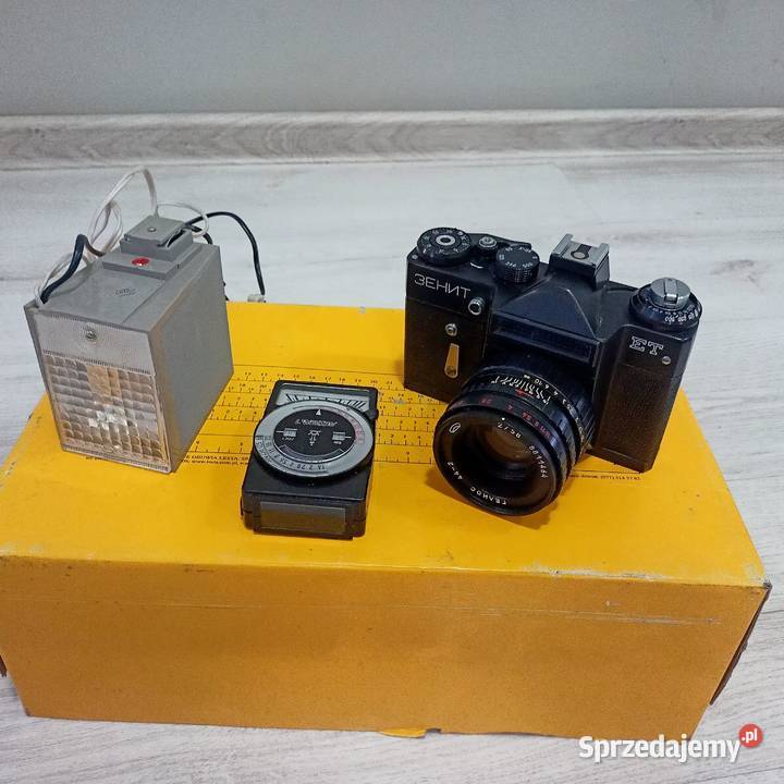 Aparat Fotograficzny Zenit ET Lampa Błyskowa