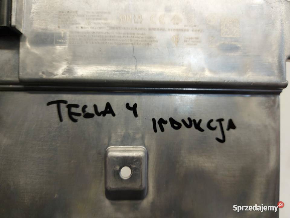 TESLA MODEL Y 2023r Ładowarka indukcja