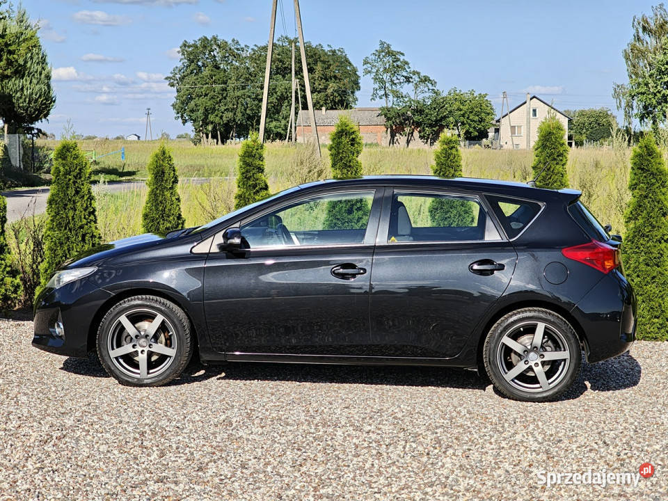 Toyota Auris II 2012 Sadlno