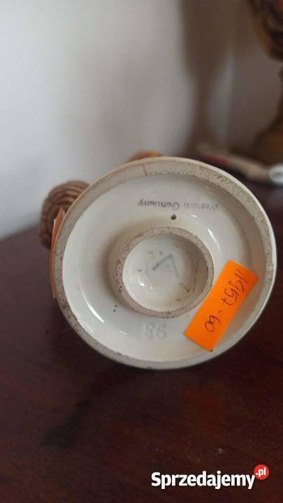 Dziewczynka duża z koszyczkiem Figurka Goebel