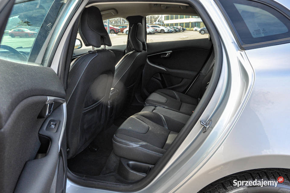 Volvo V40 20d Automat Lift 2019 r Rok produkcji 2019 Wrocław