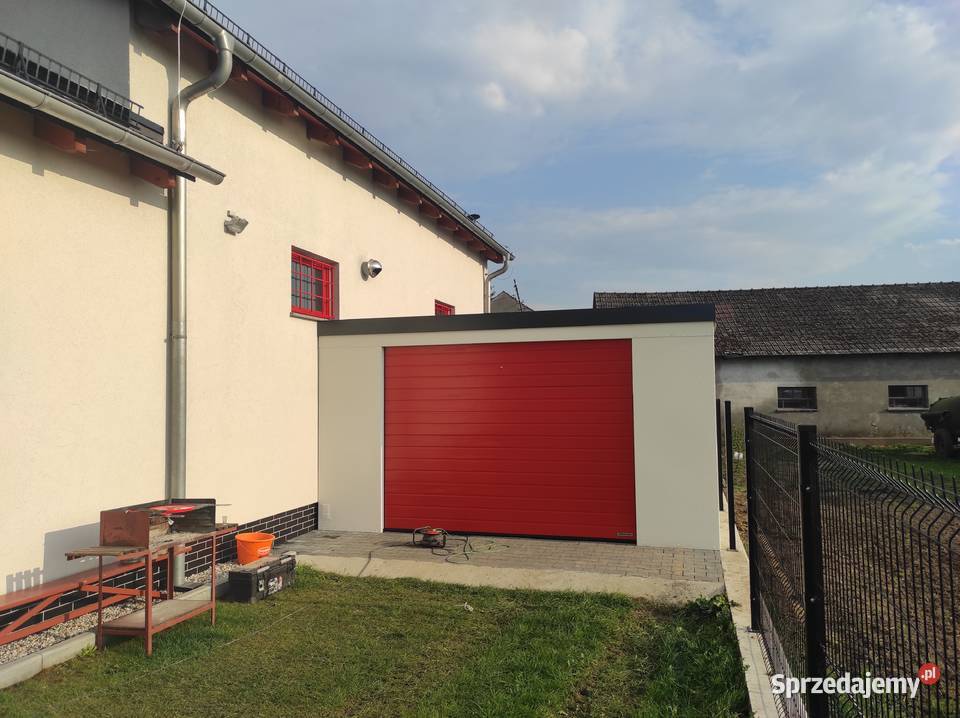 Garaż doklejony dostawiony do budynku tynkowany Wrocław