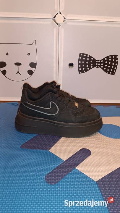 Stylowe czarne sneakersy z miękkiego zamszu 3925