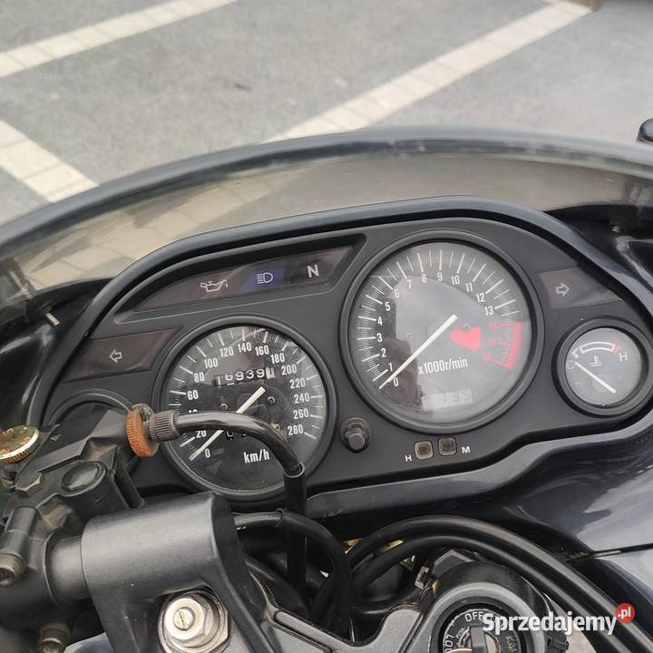 Sprzedam Kawasaki ZZR600E 2000r w ładnym stanie Rok produkcji 2000 Gilowice