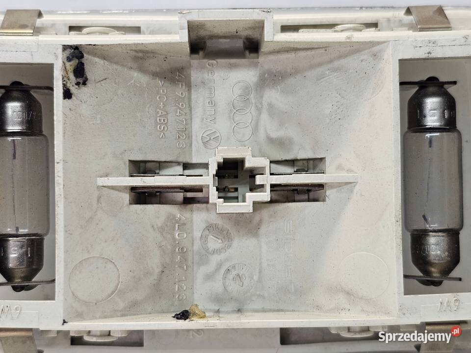 OŚWIETLENIE KABINY AUDI A6 C6 KOMBI 4L0947123 Przystajń