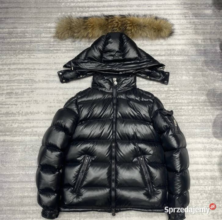 Puchowa kurtka męska Moncler czarna z kapturem Kaptur