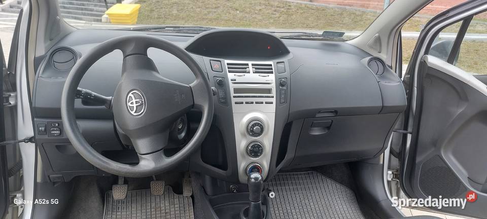 Toyota Yaris srebrna rocznik 2005 stan Czeladź