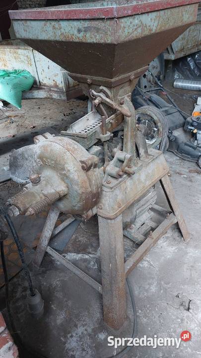 Rozrzutnik dwuosiowy pług kultywator siewka nieuszkodzony Czyżew