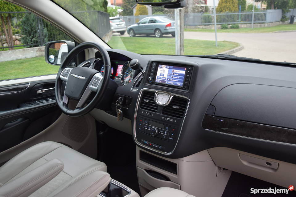 chrysler town country biały piękny ABS