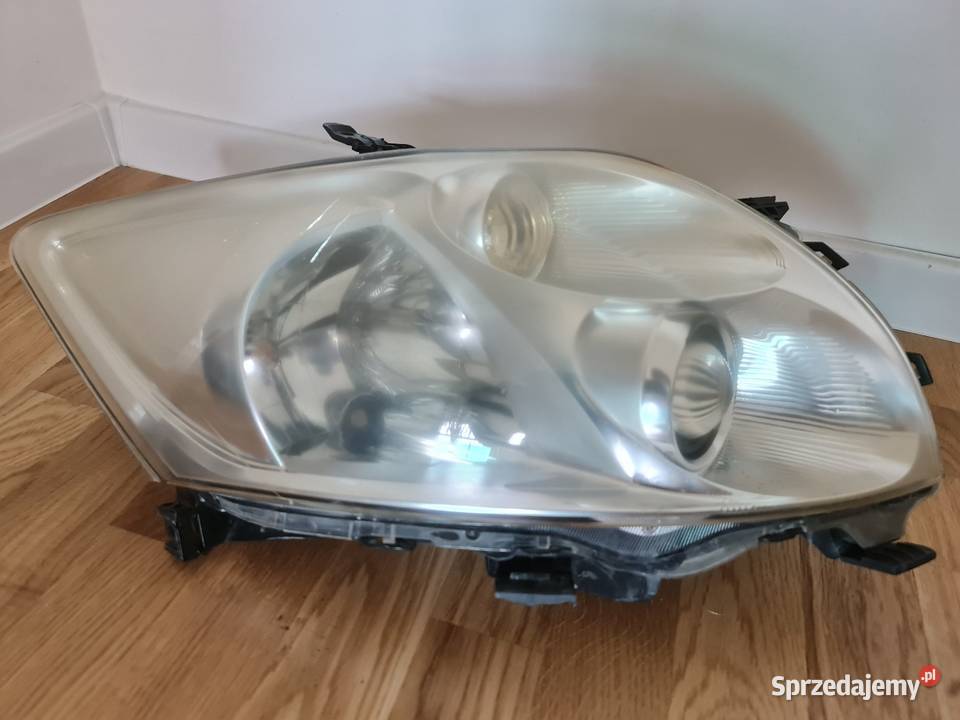 Lampa prawa Toyota Auris Bydgoszcz
