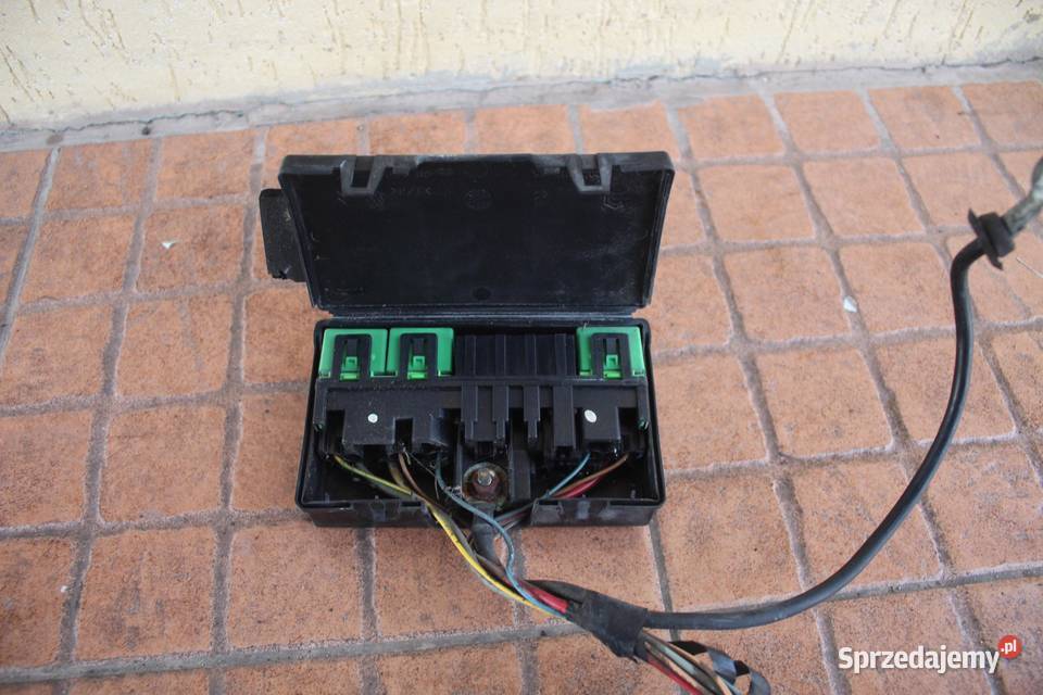 SKRZYNKA BEZPIECZNIKÓW PEUGEOT 307 20 HDI