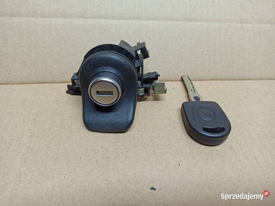 ZAMEK KLAPY BAGAŻNIKA VW FOX 5Z6827505S osobowe Bolesławiec