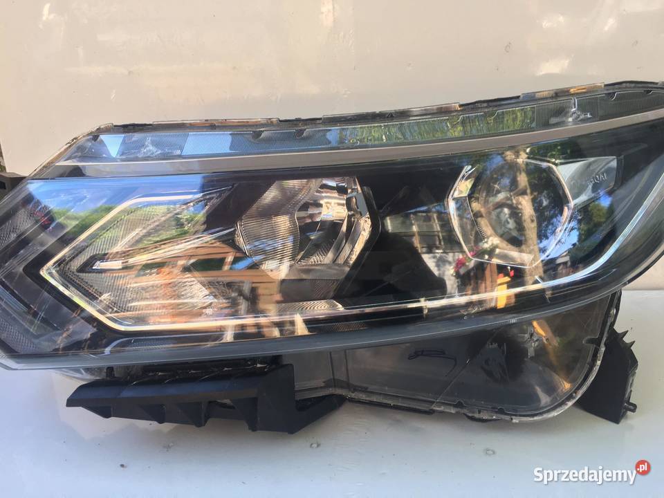 NISSAN QASHQAI 2 LIFT PRAWA LAMPA PRZÓD ZWYKŁA Ostroróg