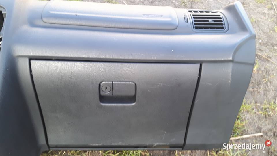 Mazda 323F BA 1998r kokpit deska rozdzielcza osobowe