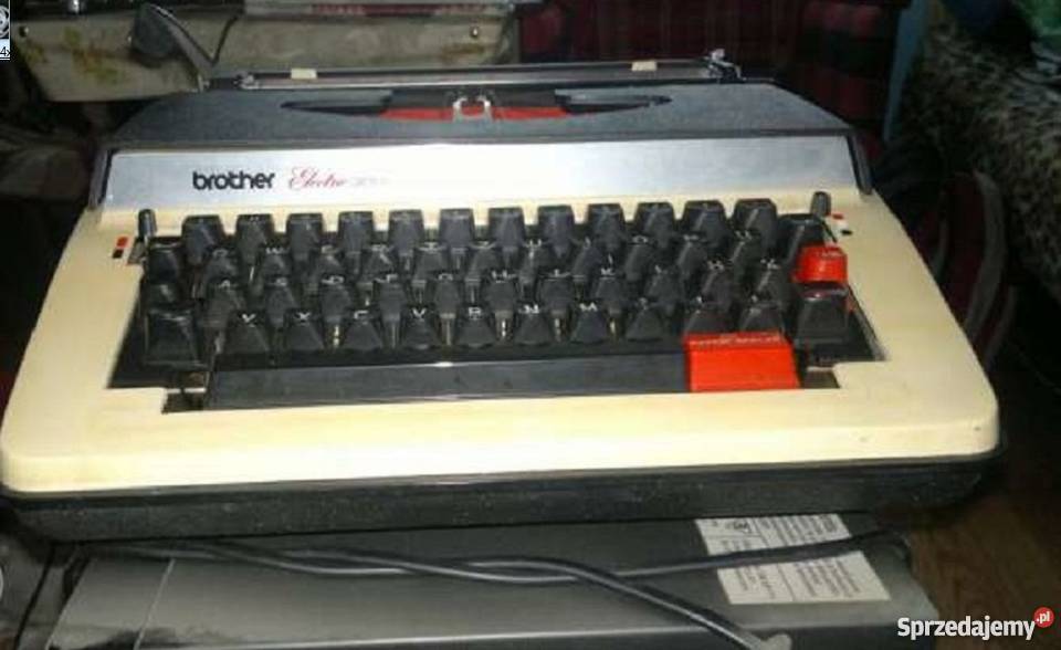 Maszyna do pisania walizkowa elektryczna Pozostałe śląskie Zawiercie sprzedam