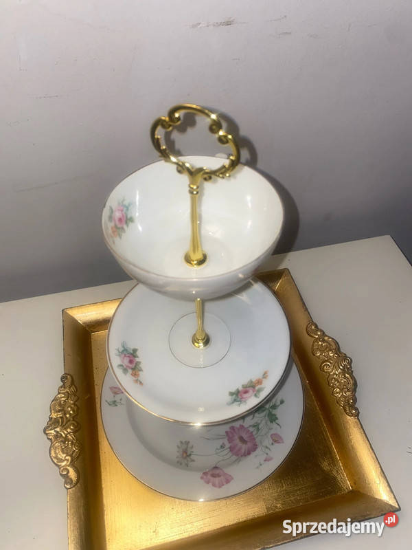 trzy poziomowa patera porcelanowa z motywem