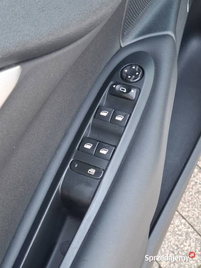 Klimatronik podgrzewane fotele 4 el szyby czujnik deszczu sprzedam