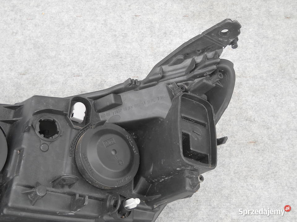 RENAULT MEGANE IV LAMPA PRAWA PRZEDNIA Siechnice