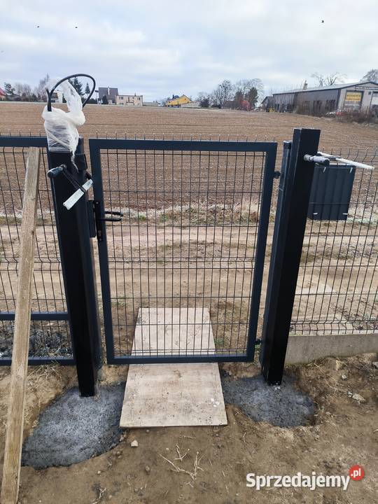 brama 2skrzydłowa szer 34m wys 144m furtka 1m Żelistrzewo
