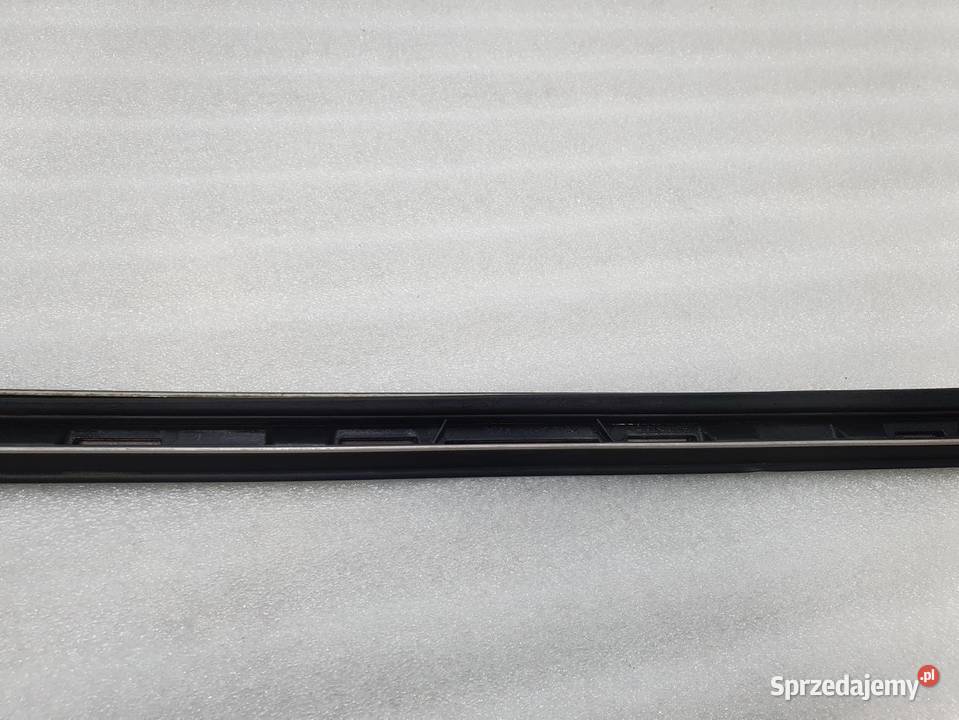 LISTWA SZYBY CZOŁOWEJ PRAWA MERCEDES W204