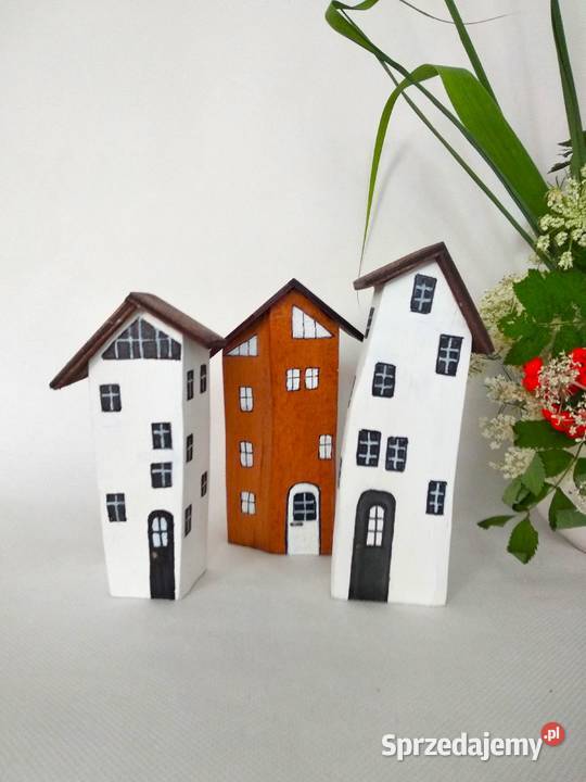 Małe krzywe domki dekoracja przyciągająca wzrok biały Wrocław