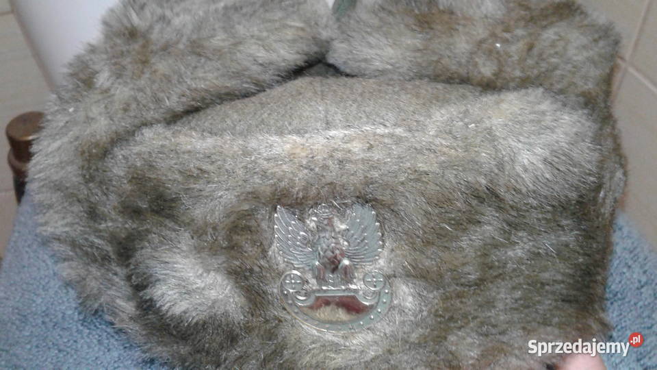 Czapka zimowa futrzana wojskowa z metalowym orłem NOWA.