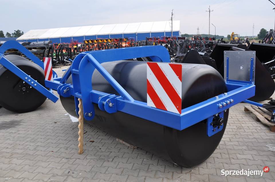 Wał łąkowy gładki na wózku MetalTechnik