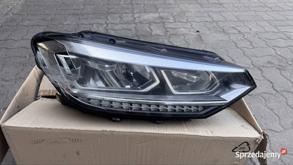 VW Touran 2023 reflektor prawy Rok produkcji 2023 Sulejówek