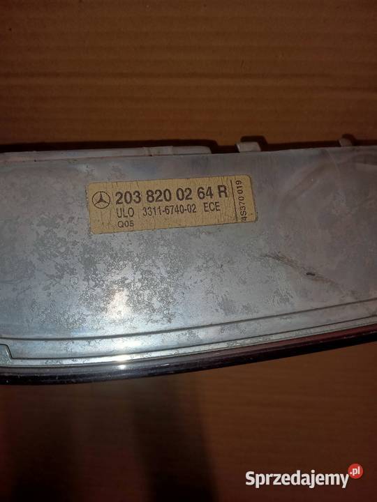 Lampa Tył Mercedes CKlasa Prawa 2038200264