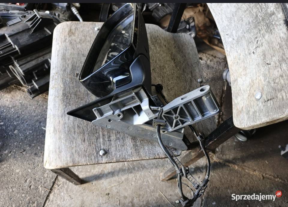 Lusterko elektryczne prawe 010681 Audi a4 vag świętokrzyskie